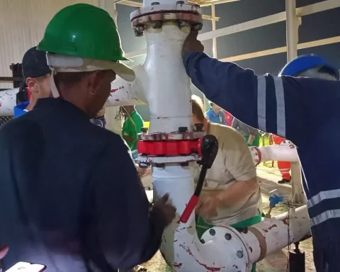 Labores de mantenimiento en la Planta de Producción de Gas No.1 (Melones) de La Habana