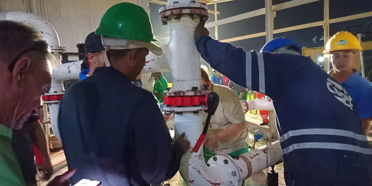 Labores de mantenimiento en la Planta de Producción de Gas No.1 (Melones) de La Habana