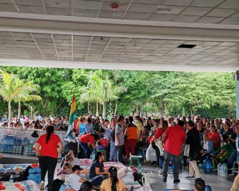 Hospitals are still closed and the hunger strike enters their tenth day