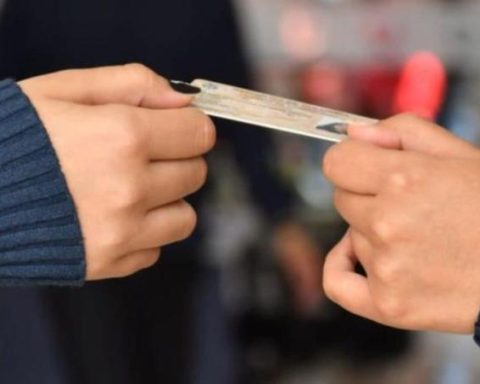 How to have the driver's license per day traveling at Holy Week?