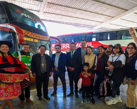 Huancayo receives with dances, music and tradition hundreds of tourists per Holy