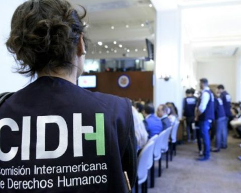 IACHH asks authorities to free political prisoners and guarantee contact with relatives