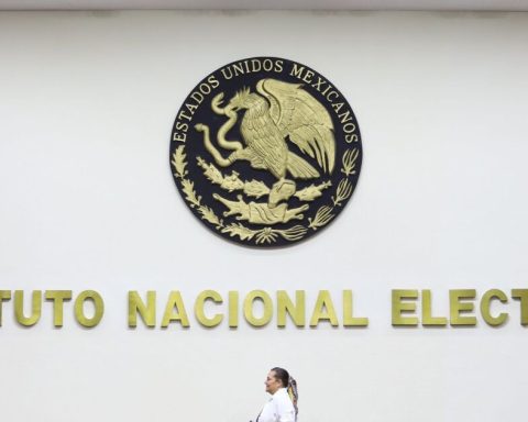 INE asks local institutes to pay part of the electoral training cost
