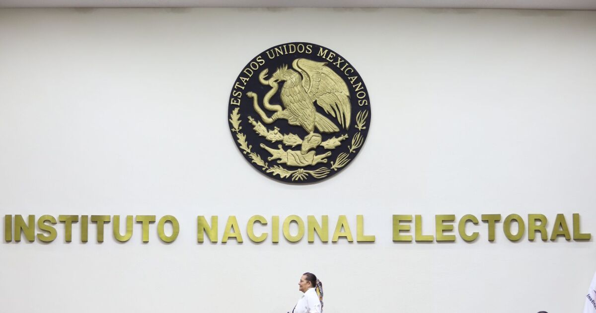 INE asks local institutes to pay part of the electoral training cost