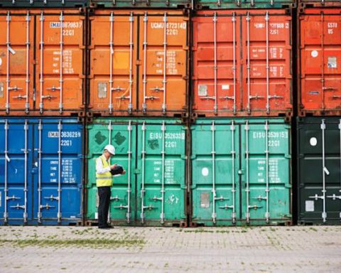 If the US maintains the 10%tariff, how would jobs be impacted in Colombia?