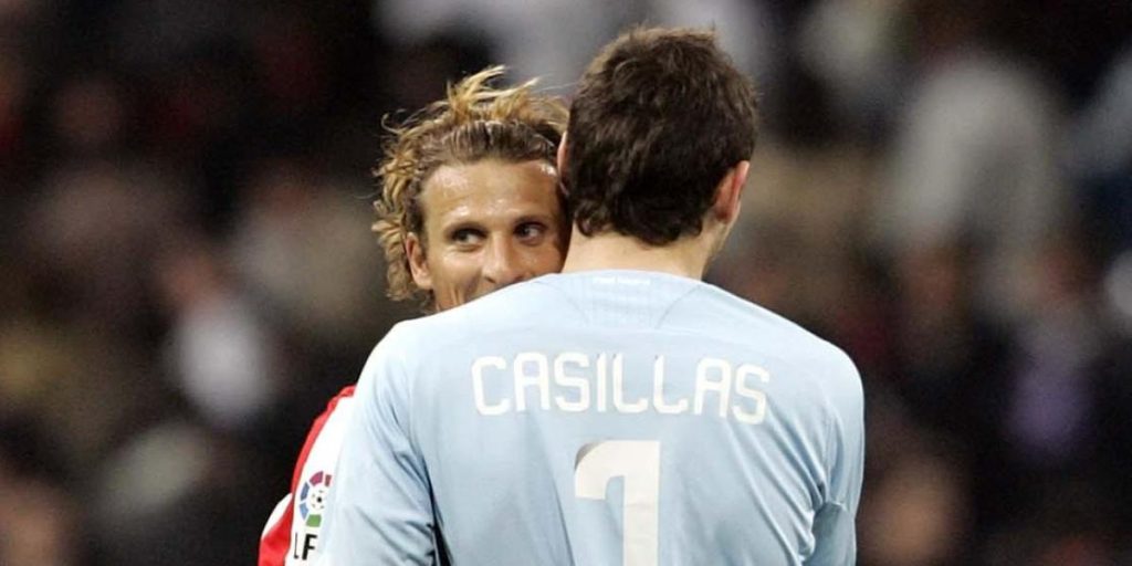 Iker Casillas and Diego Forlán are released in the Pachuca football hall