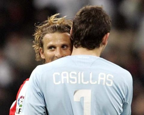 Iker Casillas and Diego Forlán are released in the Pachuca football hall