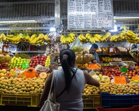 In March a family needed $ 17.5 daily to cover food basket, according to Cendas