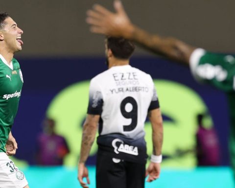 In Uruguayan night, Palmeiras wins classic with Corinthians