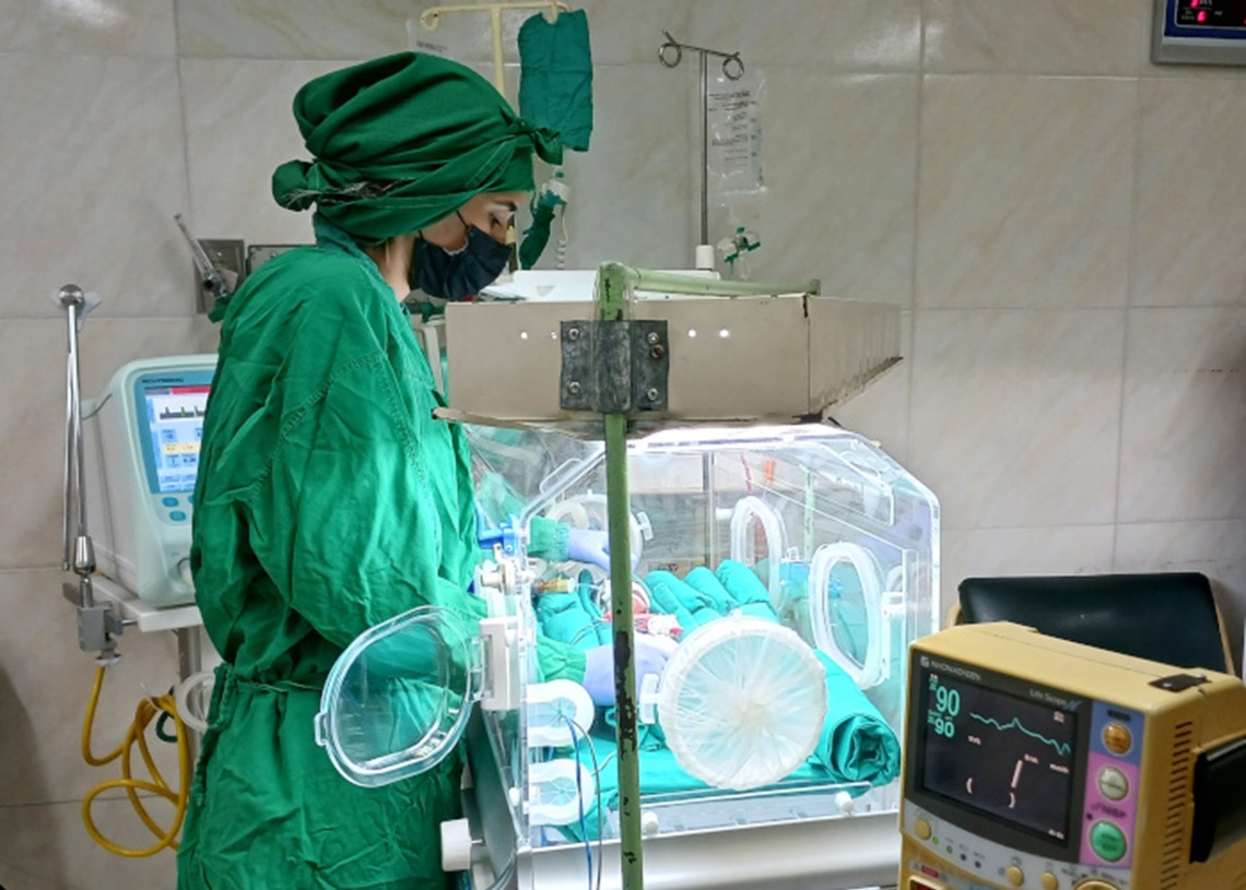 Increase salary to education and health workers in Cuba to "stimulate their permanence"