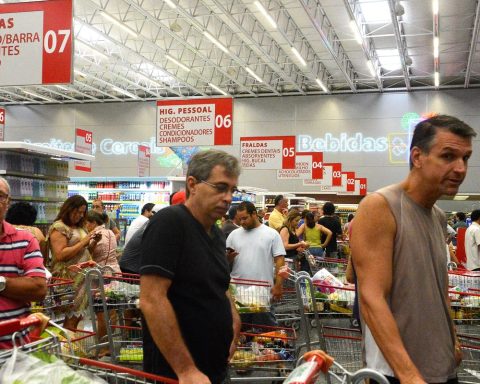 Inflation slows and closes March at 0.56%, pressured by food