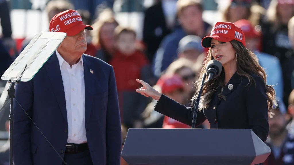 Judge temporarily stops Trump's measure to end the Biden immigration program