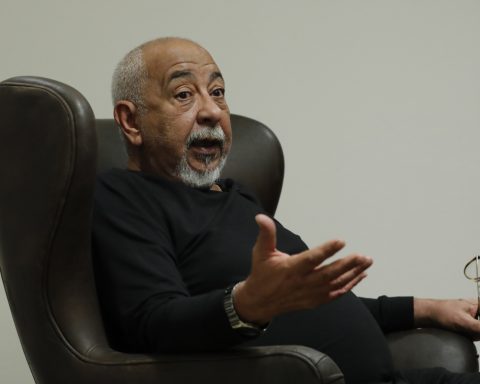 Leonardo Padura and Rafael Acosta conference
