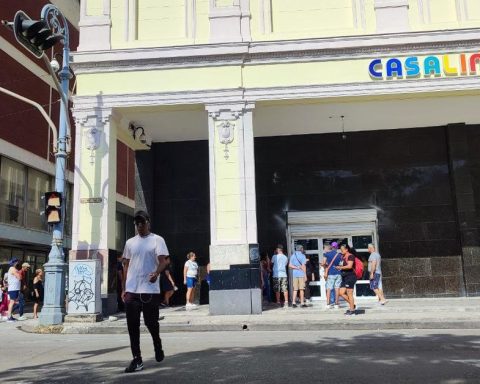 Light waste in Casalinda, the new Dollar store in Havana, where was the Ten Cels