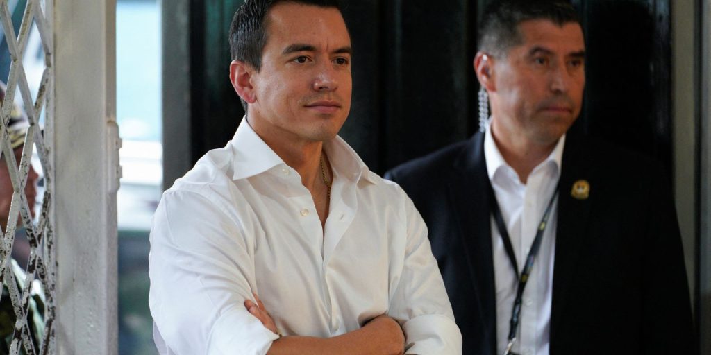 Lula greets reelected president of Ecuador