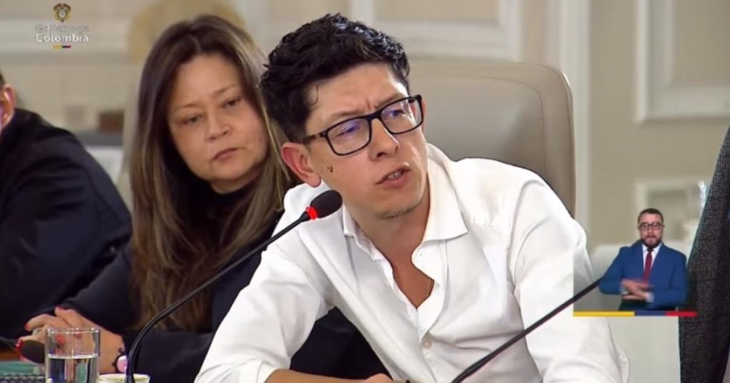 MINEDUCATION responds to alleged complaints of corruption when he was director of the SAE