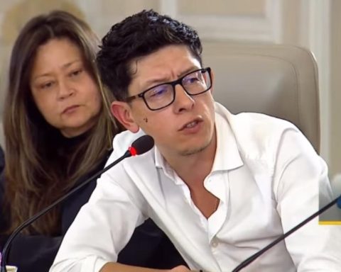 MINEDUCATION responds to alleged complaints of corruption when he was director of the SAE
