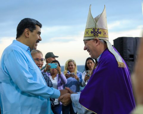 Maduro asked blessings to continue fighting for the homeland