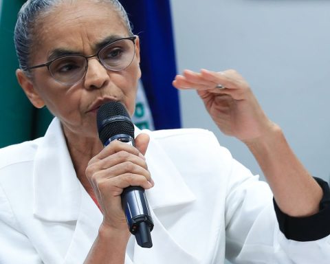 Marina Silva is treated in hospital in Brasilia for pressure drop