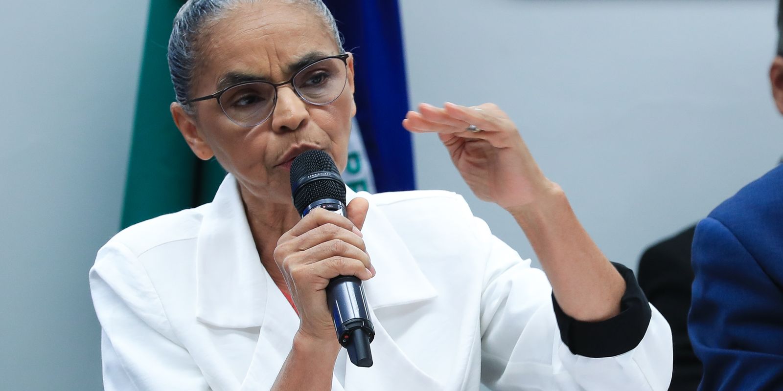 Marina Silva is treated in hospital in Brasilia for pressure drop