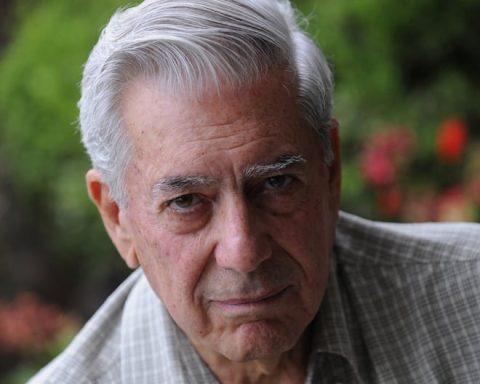 Mario Vargas Llosa: "I would like death to find me writing, as an accident"