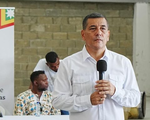 Mayor of Cartagena warns natives of Playa Blanca: they cannot requisition or restrict income