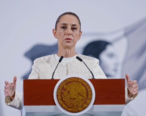 Mexico describes as "very doubtful" Noboa's triumph in Ecuador and affirms that relations will not resume