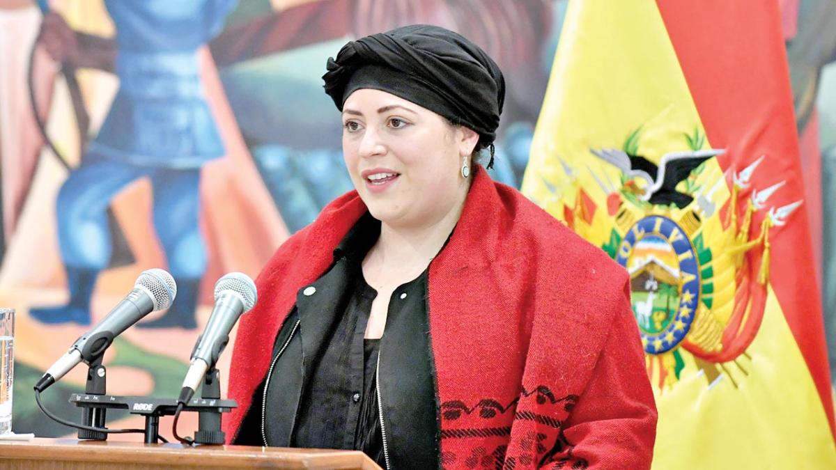 Minister Prada confirms a meeting with Zúñiga and assures that she was informed that she would be relieved