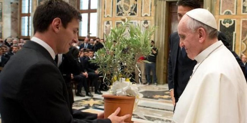 Neither Messi nor Maradona: Pope Francis broke the eternal debate with an unexpected response