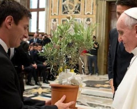 Neither Messi nor Maradona: Pope Francis broke the eternal debate with an unexpected response