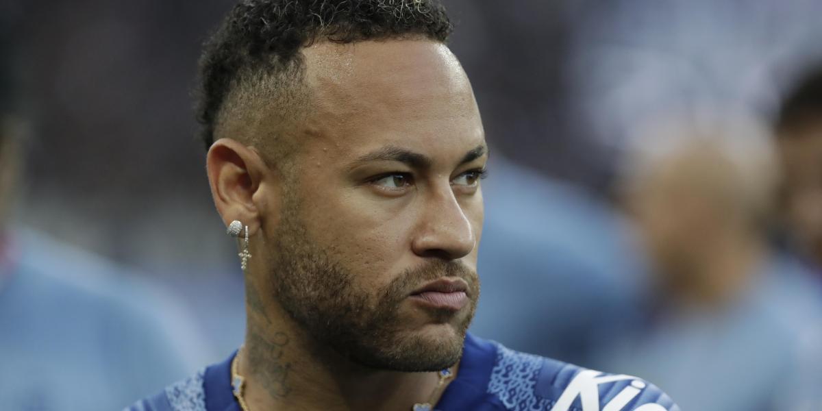 Neymar returns with Santos a month after his injury