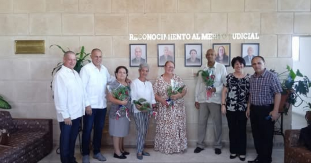 Of receiving the order of judicial merit in Cuba to face deportation in Miami