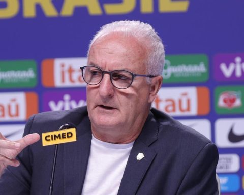 Officer: Brazil dismisses its coach, Dorival JR, after 4-1