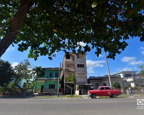 On Acosta Avenue, in La Víbora