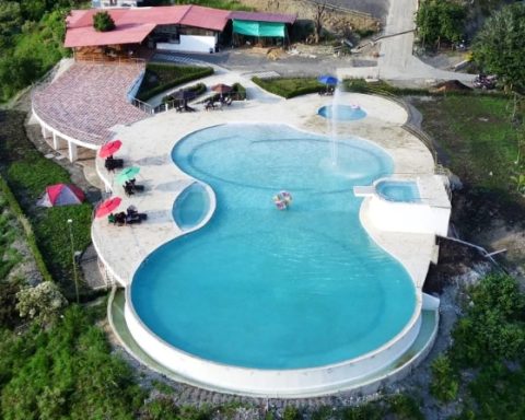 One of Colombia's most shocking infinite pools floats on the mountains and melts with heaven