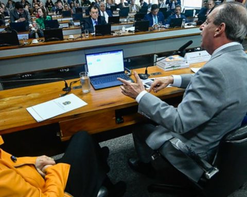 PEC from the end of reelection to executive heads advances in the Senate