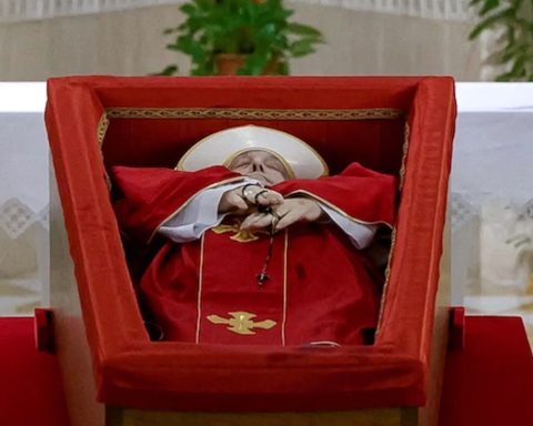 Papa Francisco: Open wake starts tomorrow, funeral will be on Saturday