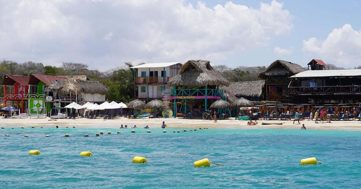 Playa Blanca is ready to restrict food from tourists: authorities analyze community proposal