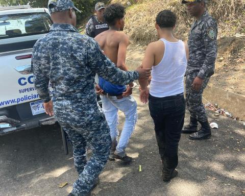 La Policía apresa a cuatro personas por intentar asaltar una mueblería en Villa la Mata