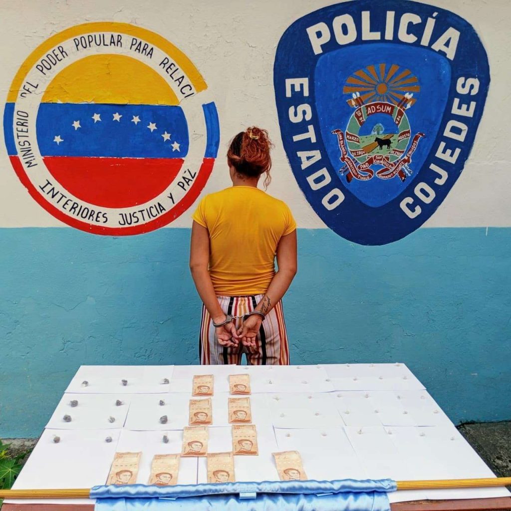 Policojedes stopped woman with 42 drug wrappers