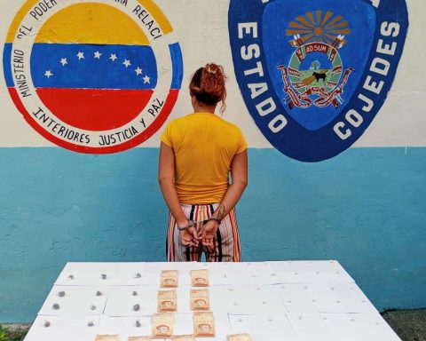 Policojedes stopped woman with 42 drug wrappers