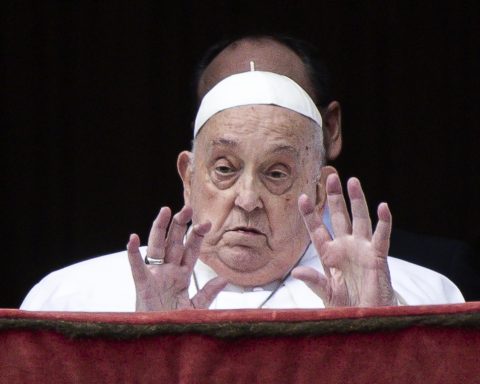 Pope Francis reappears in the celebration of Easter