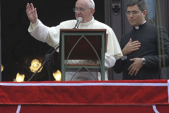 Pope ordered simple will in a will signed in 2022