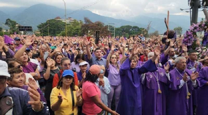President Maduro greets Catholic parishioners