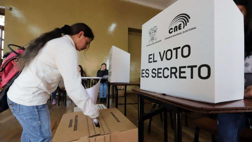 President accuses Súmate of mounting electoral fraud in Ecuador
