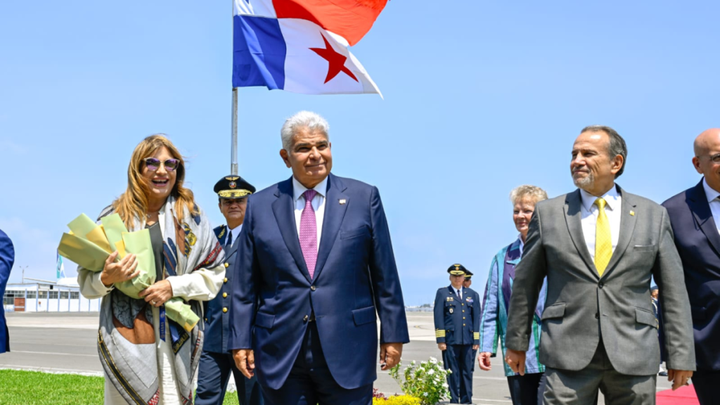 President of Panama arrived at Peru for official visit (video)