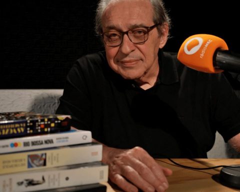 Radio Mec debuts original series by Ruy Castro on Boleros and Tangos