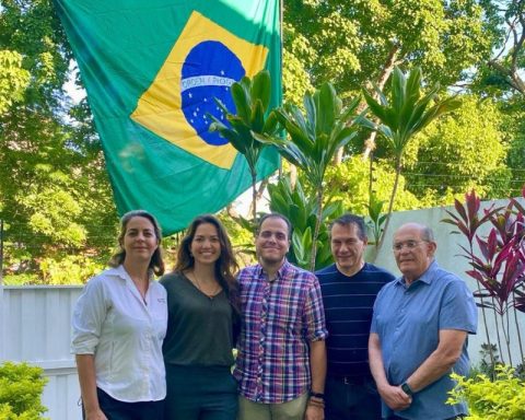Opositores asilados en Embajada de Argentina en Caracas Cruz Roja