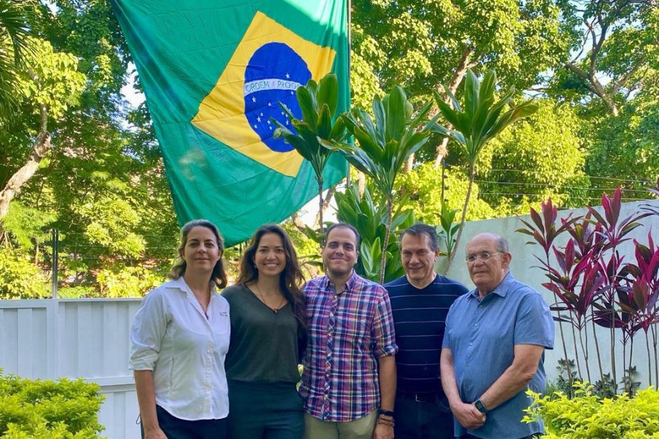 Opositores asilados en Embajada de Argentina en Caracas Cruz Roja
