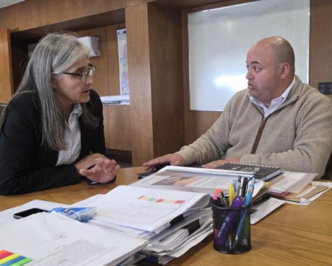 Refaction of the black bridge and improvements in routes 1, 106 and 21 were on the agenda between Minister Etcheverry and Senator Viera